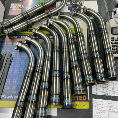 Standard valve heavy duty side exit header with brace